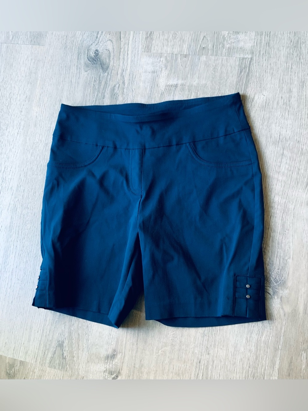 Hearts of Palm Navy Bermuda Shorts Women's Size: 6